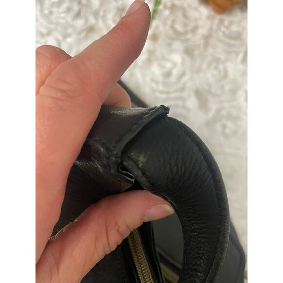 Fossil Black Leather Shoulder Bag with Key - Picture 12 of 16